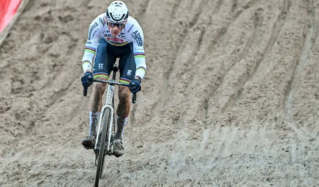 “Hij heeft een goede rustperiode gehad” – Mathieu van der Poel’s veldritrentree wordt binnenkort bevestigd, zegt Christoph Roodhooft