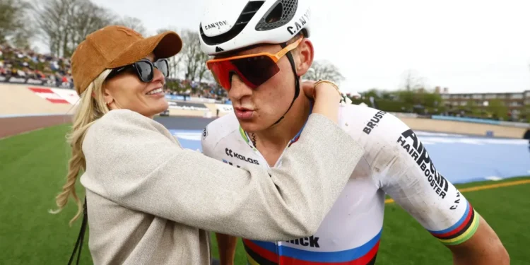 Verdrietig nieuws: Mathieu van der Poel kondigt breuk aan met zijn langdurige partner Roxanne Bertels