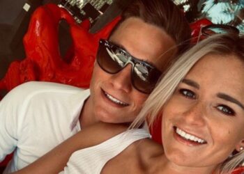 Roxanne Bertels kondigt zwangerschap aan met vriend Mathieu van der Poel: “Ik ben mama geworden”