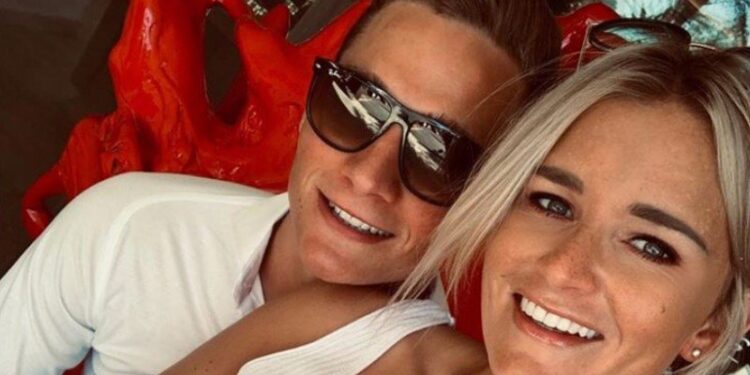 Roxanne Bertels kondigt zwangerschap aan met vriend Mathieu van der Poel: “Ik ben mama geworden”