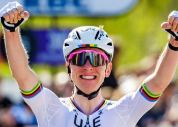 VELIKE ČESTITKE! Tadej Pogačar podpiše pogodbo v vrednosti 165 milijonov dolarjev in utrdi svojo zgodovinsko kolesarsko zapuščino