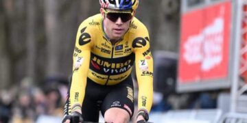 De voormalige Italiaanse wielrenner Moreno Moser is van mening dat Mathieu van der Poel een betere renner is dan Wout van Aert. In een interview met bici.PRO deelde Moser zijn visie op de voortdurende vergelijking tussen de twee wielericonen.