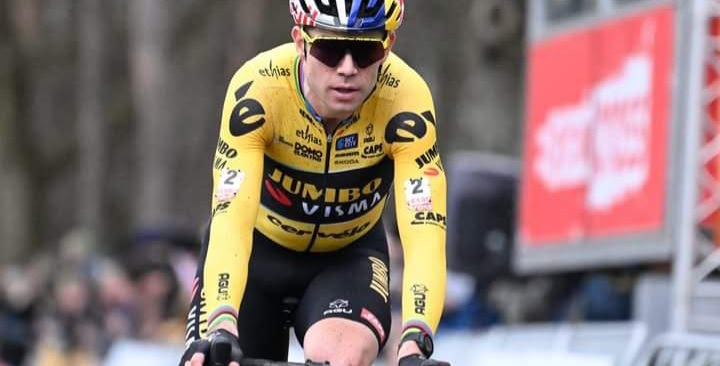 De voormalige Italiaanse wielrenner Moreno Moser is van mening dat Mathieu van der Poel een betere renner is dan Wout van Aert. In een interview met bici.PRO deelde Moser zijn visie op de voortdurende vergelijking tussen de twee wielericonen.