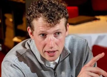 Wanneer duikt Van Aert het veld in? Van Hooydonck heeft goed nieuws