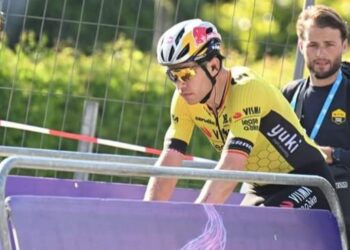 “Wout van Aert heeft een probleem met wat eraan komt” – Italiaanse wielerlegende waarschuwt dat de droom van de Visma-kopman om de Ronde van Vlaanderen en Parijs-Roubaix te winnen voorbij is