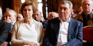 In een ontroerend moment dat wielerfans over de hele wereld diep raakte, sprak Claudine Acou, de echtgenote van de legendarische Belgische wielrenner Eddy Merckx, emotioneel over de huidige gezondheidstoestand van haar man.
