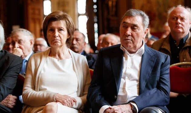 In een ontroerend moment dat wielerfans over de hele wereld diep raakte, sprak Claudine Acou, de echtgenote van de legendarische Belgische wielrenner Eddy Merckx, emotioneel over de huidige gezondheidstoestand van haar man.