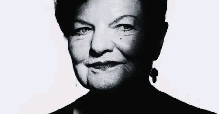 TRIEST NIEUWS:  Met onbeschrijfelijk verdriet delen wij het nieuws dat mijn moeder, Janine Bischops, is overleden. Mijn moeder heeft lange tijd tegen kanker gestreden en heeft nu eindelijk haar rust gevonden bij God. Dank aan iedereen…  Gedeeld door: de zoon van Janine Bischops.