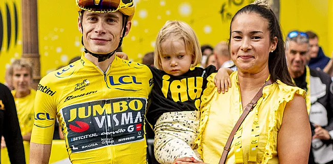 Jonas Vingegaard heeft zich uitgesproken over de controverse die ontstond tijdens de Tour de France na een interview met zijn vrouw, Trine Marie Hansen, en Wout van Aert. In het interview sprak Trine openhartig over de uitdagingen van het leven met een professionele wielrenner en suggereerde ze dat ze zich zorgen maakte of haar man wel volledig werd erkend als leider van het team.