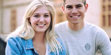 Gefeliciteerd! Wout van Aert en Sarah De Bie kondigen aan dat ze een dochtertje verwachten. 💕👶