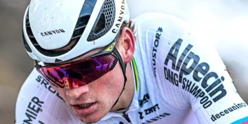 Mathieu van der Poel zet de wielerwereld in vuur en vlam met een intense wintertraining langs de Spaanse kust, zijn beroemde “MVDP Classic”, die fans onder de indruk en nieuwsgierig maakt naar wat komen gaat…