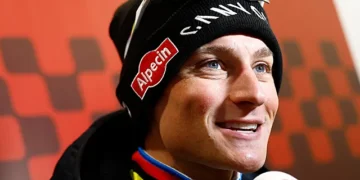 Van der Poel steekt de draak met De Vlaeminck: “Geniet ik wel van”