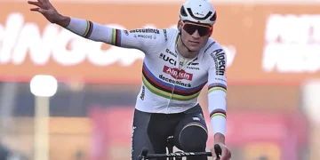 Mathieu van der Poel bewees opnieuw waarom hij wordt beschouwd als de dominante kracht in het veldrijden, met een indrukwekkende en gezaghebbende prestatie tijdens de Grote Prijs Sven Nys in Baal op Nieuwjaarsdag.