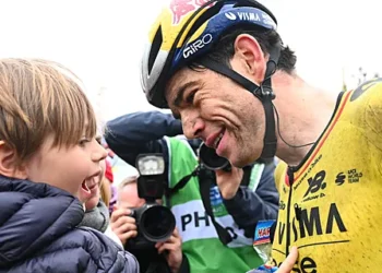 Van Aert deelt een ontroerend verhaal over zijn zoontje Georges. “Wanneer ik thuiskom en hij in mijn armen loopt, verdwijnt al de rest.”