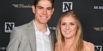 Een dochtertje op komst! Wout van Aert en Sarah De Bie kondigen een zwangerschap van vier weken aan.