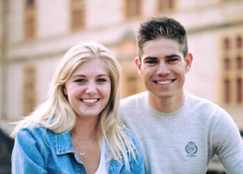 Triest nieuws: In een verrassende en emotionele ontwikkeling heeft de Belgische wielerster Wout van Aert zijn scheiding van zijn langdurige partner, Sarah De Bie, aangekondigd.