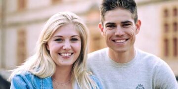 Triest nieuws: In een verrassende en emotionele ontwikkeling heeft de Belgische wielerster Wout van Aert zijn scheiding van zijn langdurige partner, Sarah De Bie, aangekondigd.