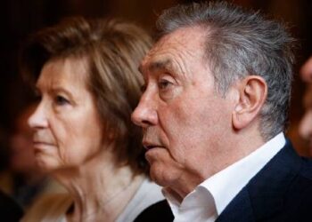 In een emotioneel moment dat de harten van wielerfans over de hele wereld raakte, sprak Claudine Acou, de vrouw van de legendarische Belgische wielrenner Eddy Merckx, met tranen in haar ogen over de huidige gezondheidstoestand van haar man.