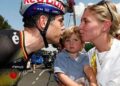 Wout van Aert is terug thuis na een week vakantie met zijn vrouw Sarah De Bie en hun kinderen. Meteen na zijn triomf in Parijs-Roubaix trokken ze naar Marbella voor een week die hem duidelijk veel deugd heeft gedaan.