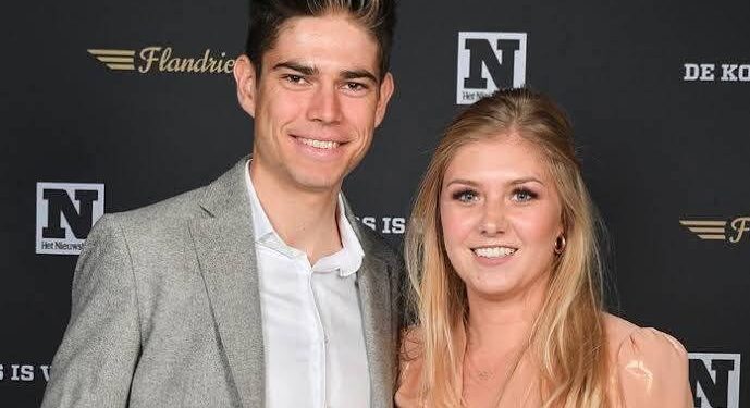 Gefeliciteerd! De Belgische wielerster Wout van Aert en zijn vrouw Sarah De Bie hebben prachtig persoonlijk nieuws gedeeld: ze verwachten een dochtertje.