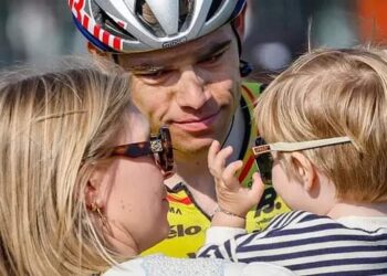 Bewogen maand Van Aert: Politiestop voor Sarah, trofee voor Georges en Jerome