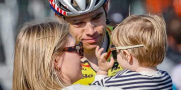 Bewogen maand Van Aert: Politiestop voor Sarah, trofee voor Georges en Jerome