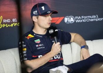 “Lopeta Kimi Räikkösen kutsuminen ‘kulttisankariksi’, hän oli yksinkertaisesti parempi kuin puolet hänen jälkeensä tulleista mestareista” ~ Max Verstappen paljastaa toisen puolensa