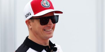 “’JÄÄMIES EI KOSKAAN MUUTU…’ – Kimi Räikkönen leviää jälleen viraaliksi kahden sanan vastauksella, joka saa Formula 1 -fanit hymyilemään.”